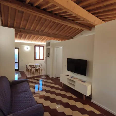 La Grande Terrazza, Centro Borgo 아파트 *